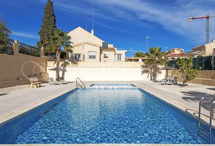 Image No.3-5 Bed Villa / Detached for sale