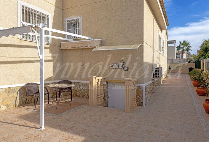 Image No.8-5 Bed Villa / Detached for sale