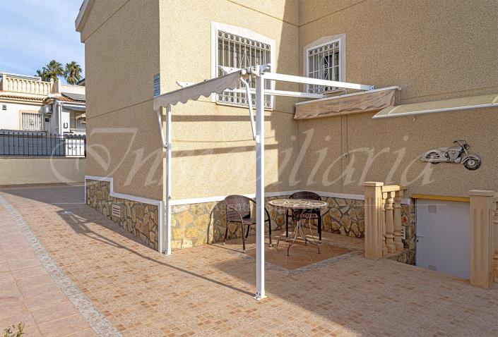 Image No.9-5 Bed Villa / Detached for sale