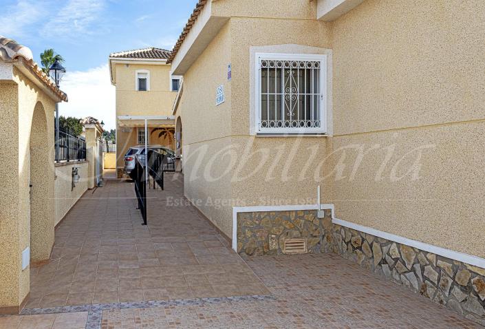 Image No.10-5 Bed Villa / Detached for sale