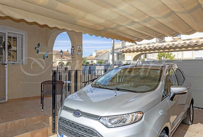 Image No.12-5 Bed Villa / Detached for sale