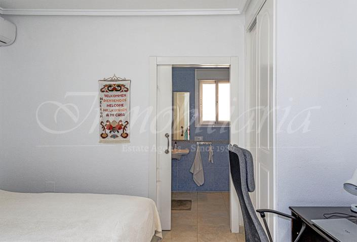 Image No.23-5 Bed Villa / Detached for sale