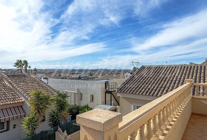 Image No.50-5 Bed Villa / Detached for sale