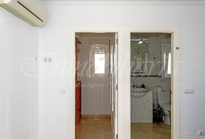 Image No.53-5 Bed Villa / Detached for sale