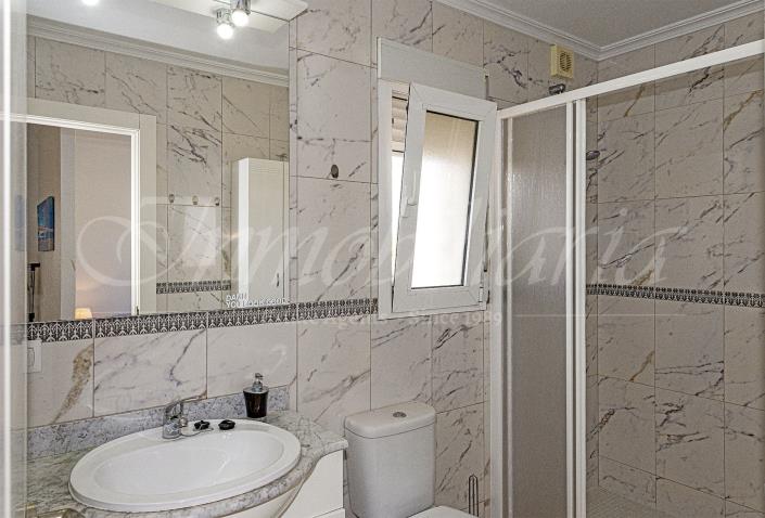 Image No.55-5 Bed Villa / Detached for sale