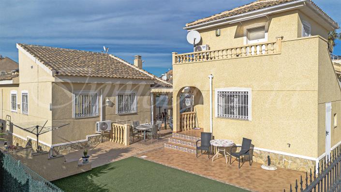 Image No.58-5 Bed Villa / Detached for sale