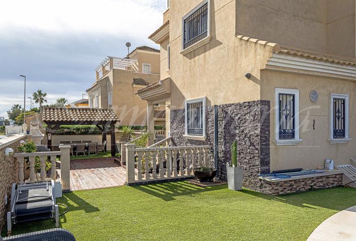 Image No.8-3 Bed Villa / Detached for sale