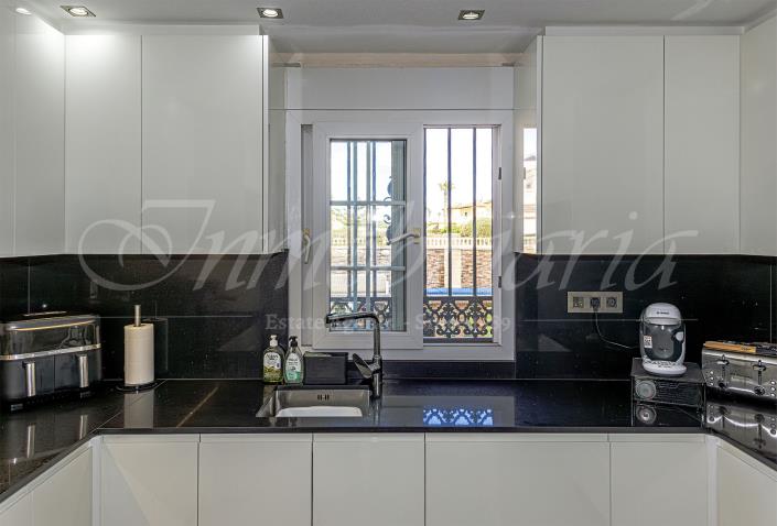 Image No.19-3 Bed Villa / Detached for sale