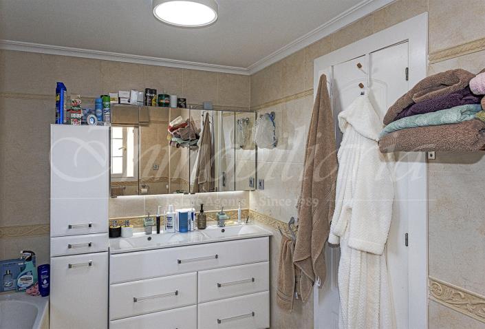 Image No.38-3 Bed Villa / Detached for sale