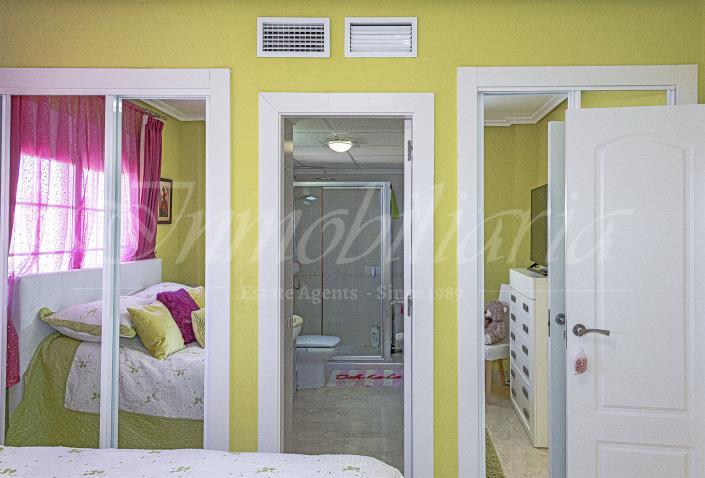 Image No.41-3 Bed Villa / Detached for sale