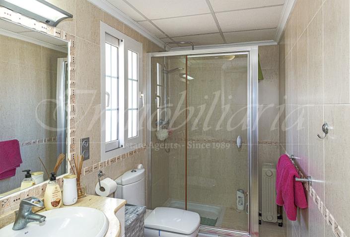 Image No.42-3 Bed Villa / Detached for sale