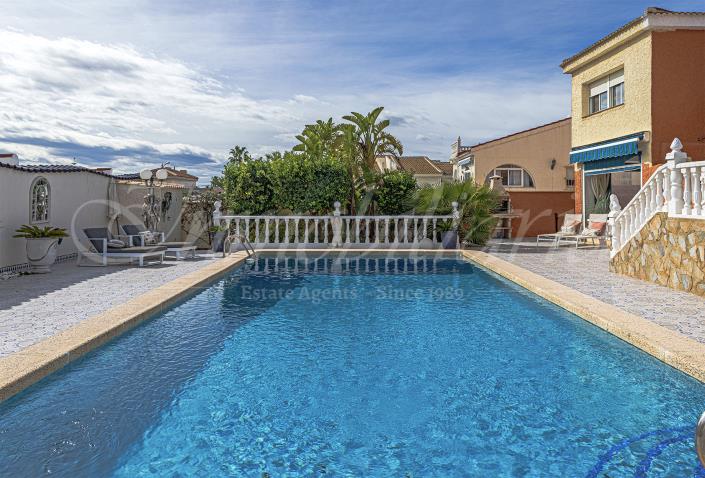 Image No.3-4 Bed Villa / Detached for sale