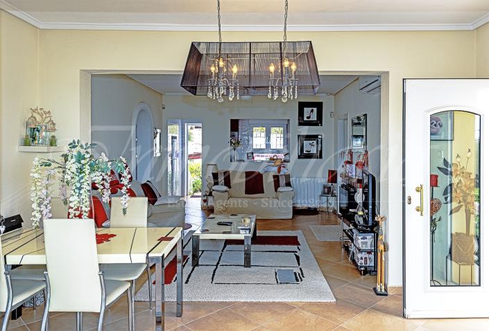 Image No.10-3 Bed Villa / Detached for sale