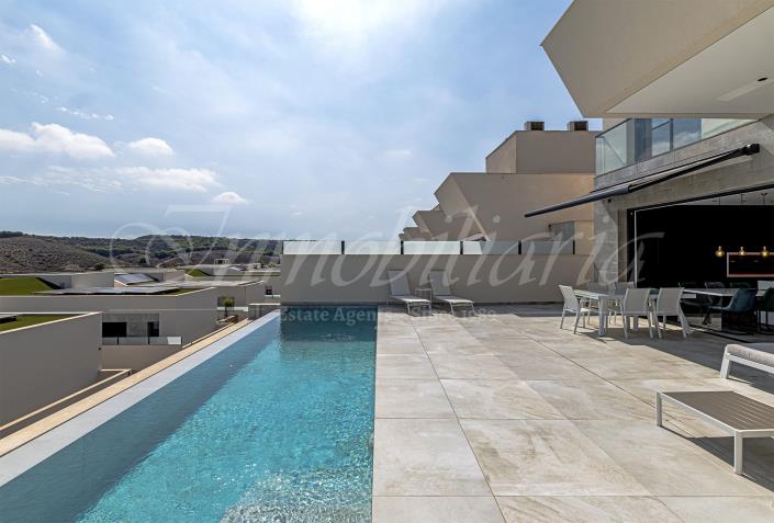 Image No.8-5 Bed Villa / Detached for sale