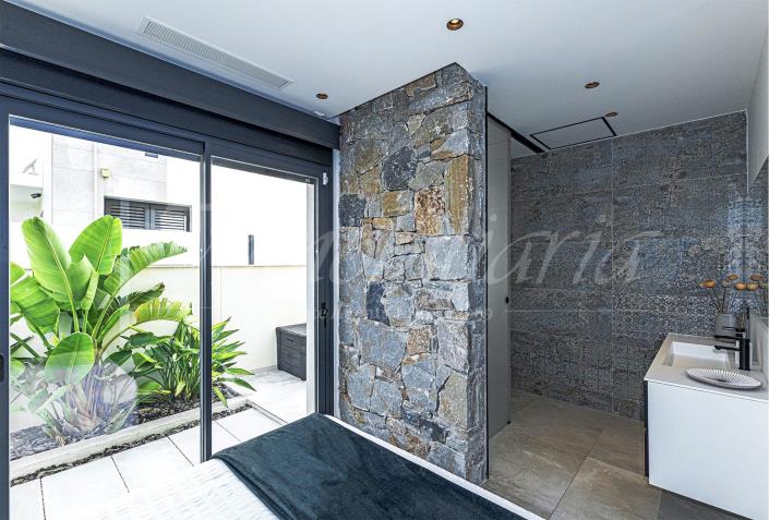 Image No.14-5 Bed Villa / Detached for sale