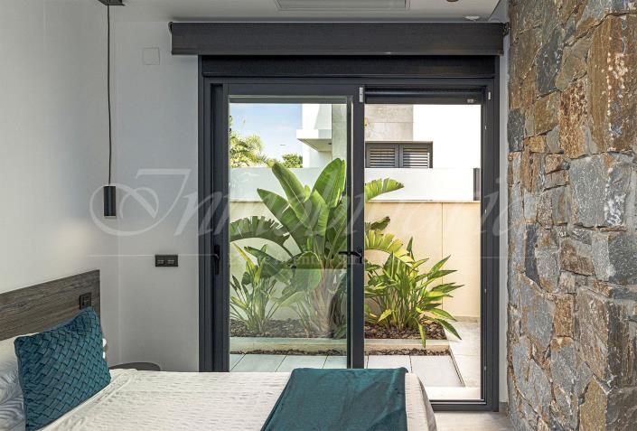 Image No.18-5 Bed Villa / Detached for sale