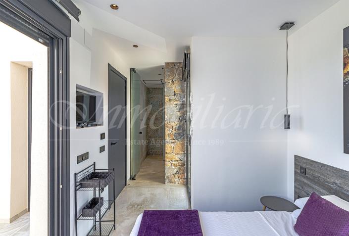Image No.28-5 Bed Villa / Detached for sale
