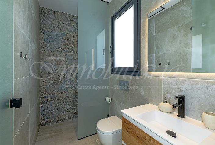 Image No.29-5 Bed Villa / Detached for sale