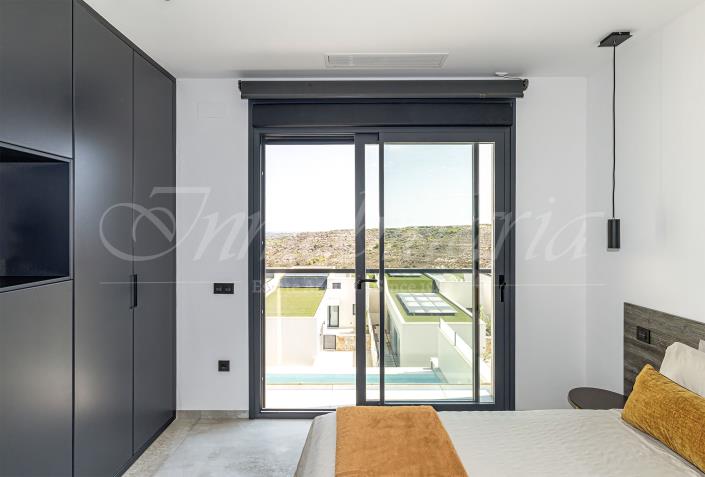Image No.33-5 Bed Villa / Detached for sale