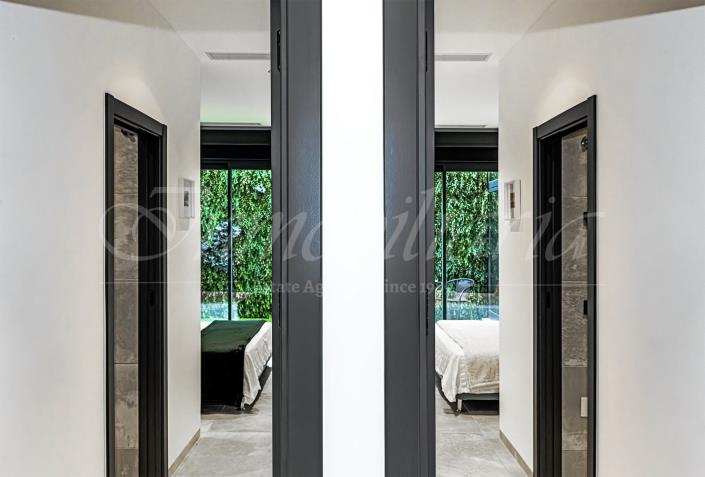 Image No.43-5 Bed Villa / Detached for sale