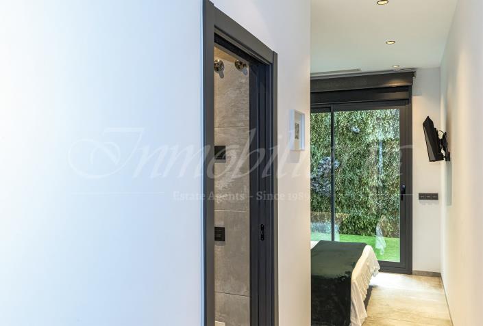 Image No.44-5 Bed Villa / Detached for sale