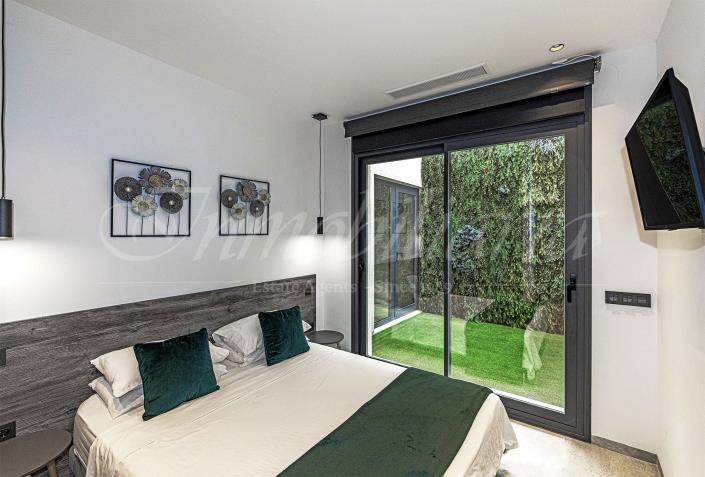 Image No.47-5 Bed Villa / Detached for sale