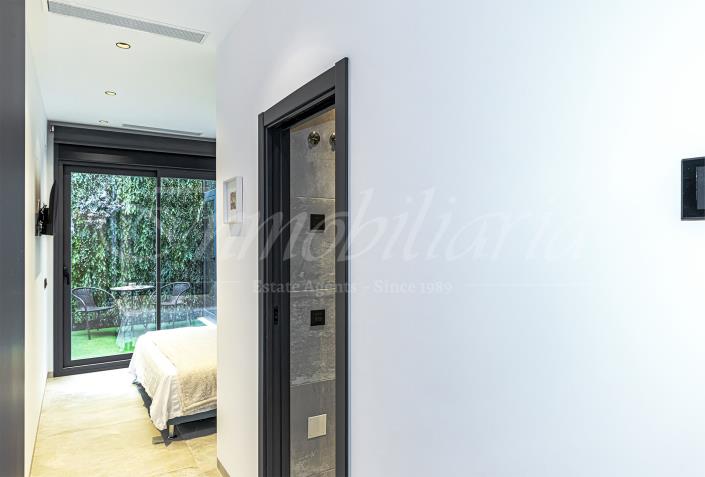 Image No.50-5 Bed Villa / Detached for sale