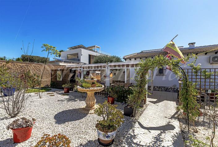 Image No.18-3 Bed Villa / Detached for sale