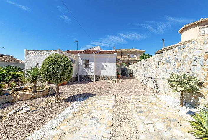 Image No.24-3 Bed Villa / Detached for sale