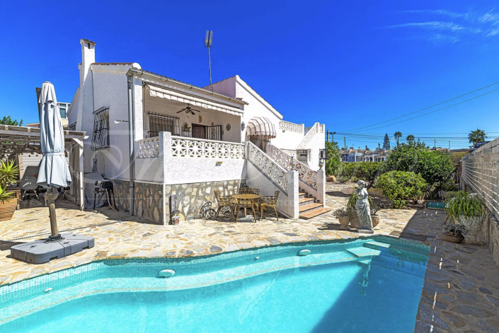 Image No.34-3 Bed Villa / Detached for sale