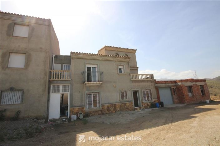 Image No.1-6 Bed Townhouse for sale