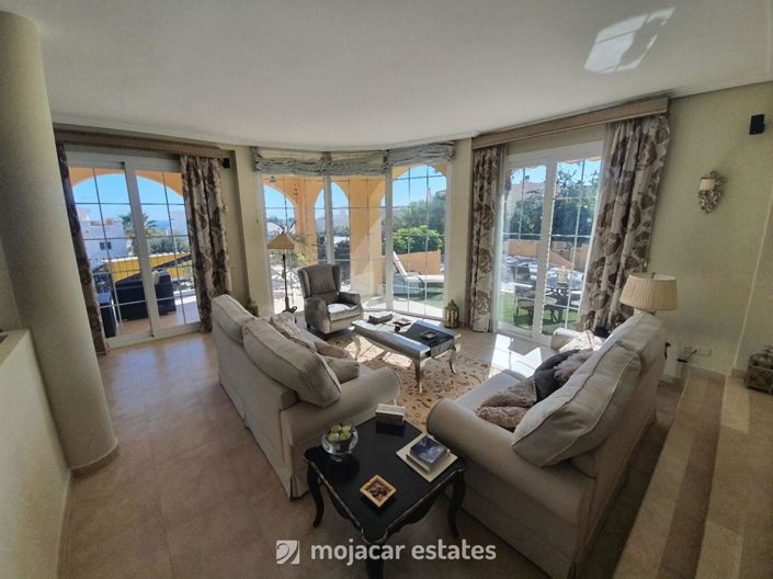 Image No.2-7 Bed Villa for sale