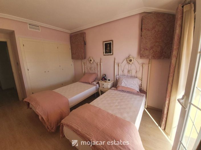 Image No.14-7 Bed Villa for sale