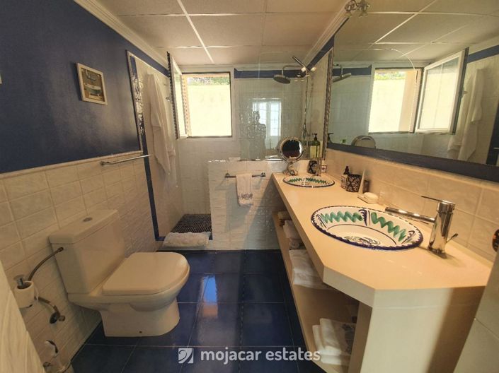 Image No.16-7 Bed Villa for sale