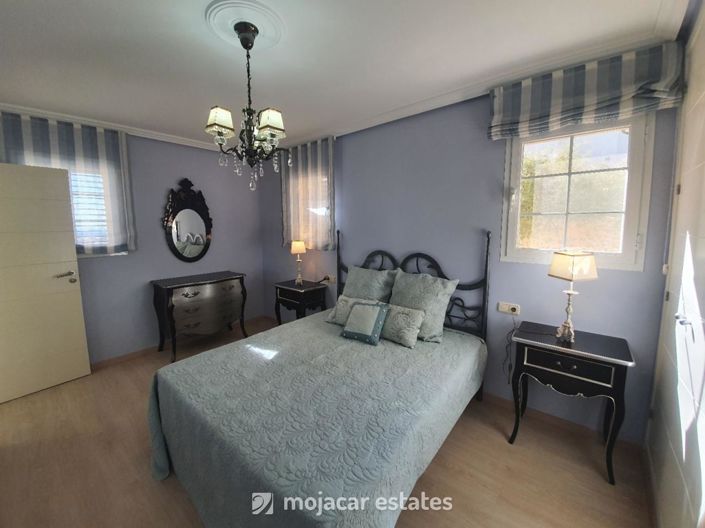 Image No.17-7 Bed Villa for sale