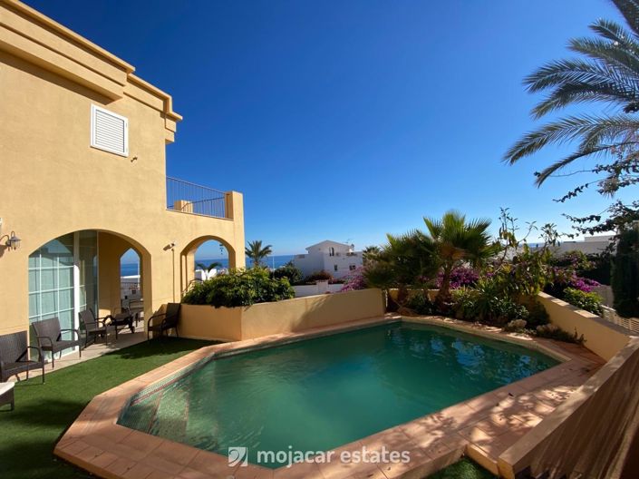 Image No.3-7 Bed Villa for sale