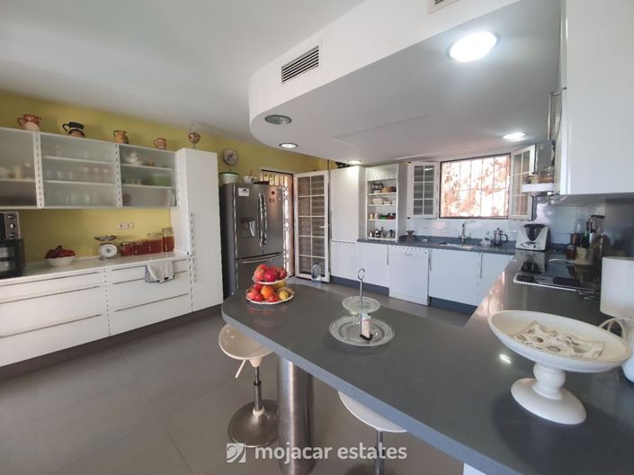 Image No.7-7 Bed Villa for sale