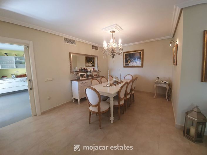 Image No.8-7 Bed Villa for sale