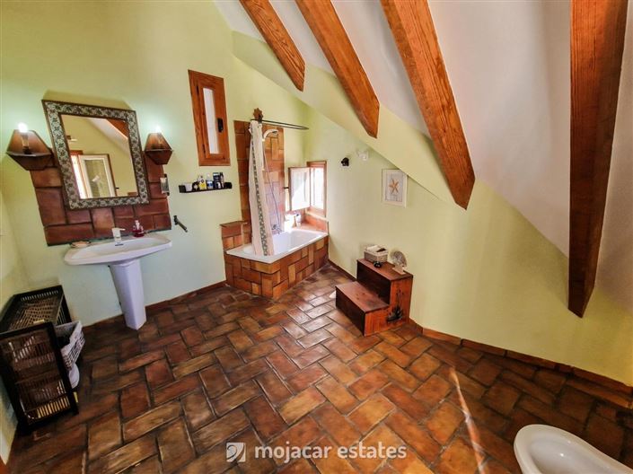 Image No.20-7 Bed Villa for sale