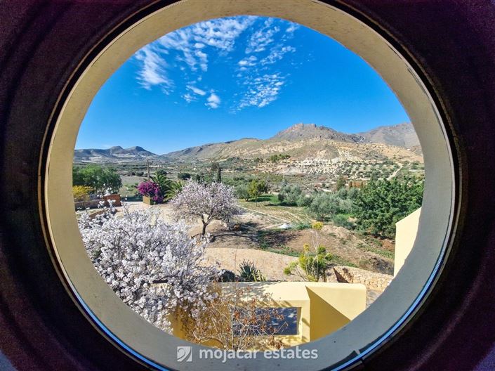 Image No.5-7 Bed Villa for sale