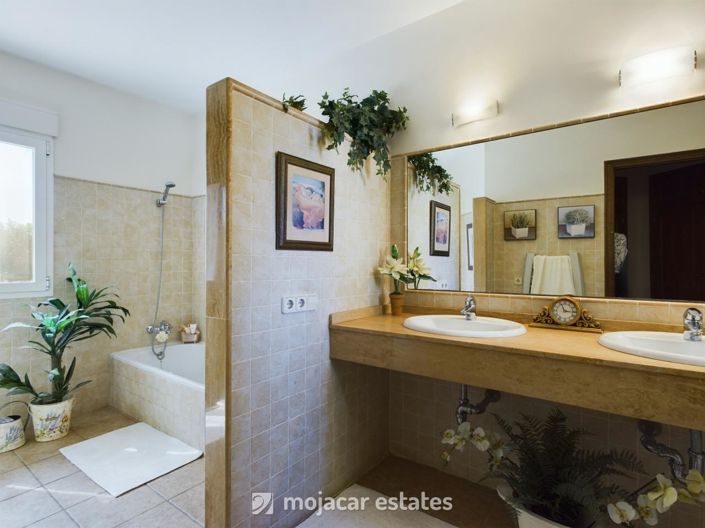 Image No.14-4 Bed Villa for sale