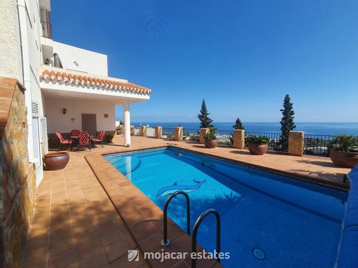 Image No.3-4 Bed Villa for sale