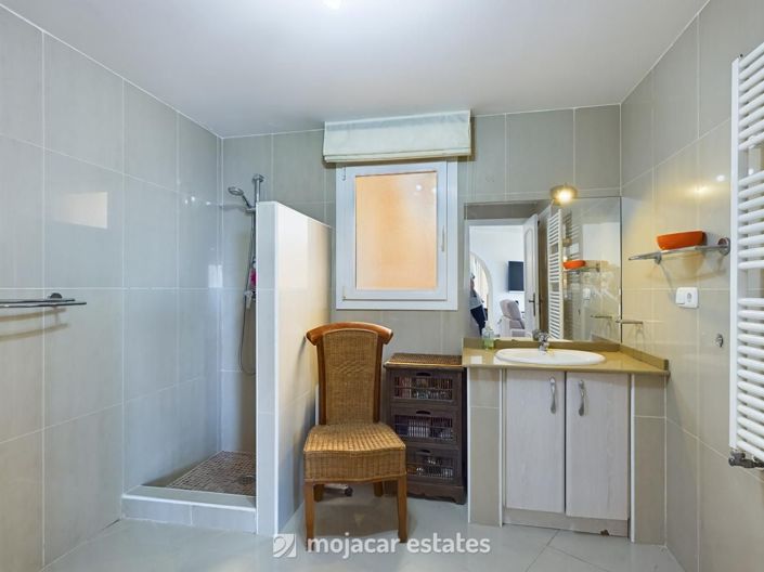 Image No.18-4 Bed Villa for sale