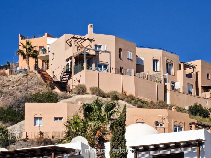 Image No.3-4 Bed Villa for sale