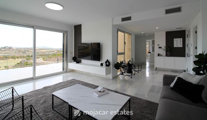 Image No.1-6 Bed Villa for sale