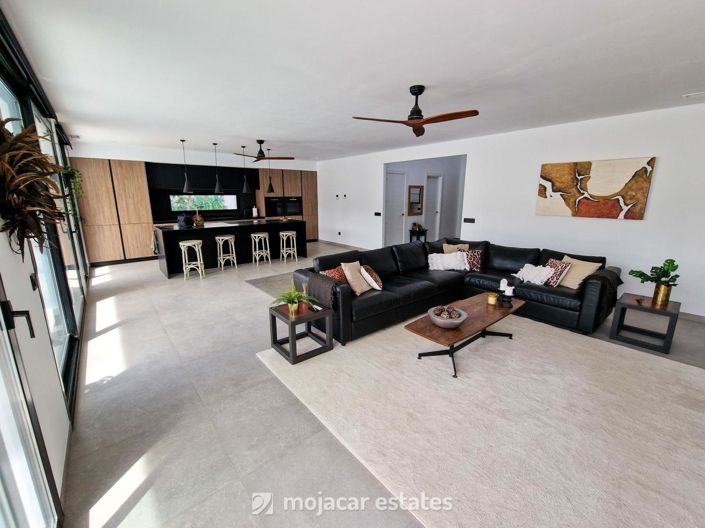 Image No.3-4 Bed Villa for sale