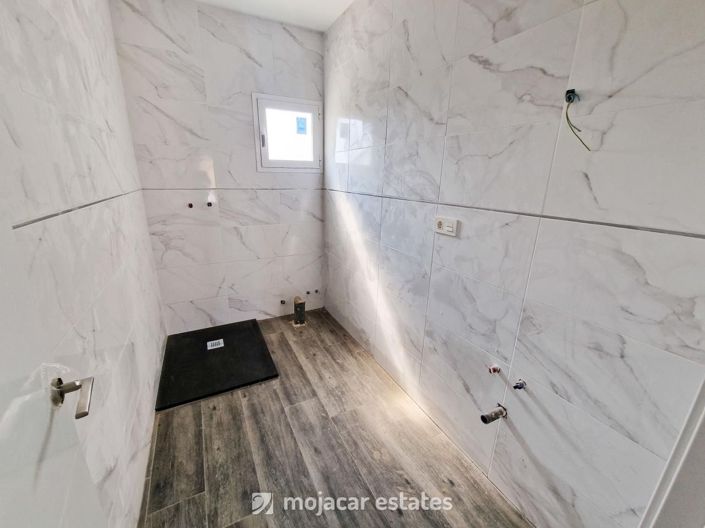 Image No.12-3 Bed Townhouse for sale