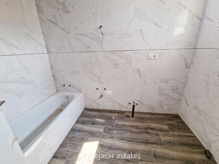 Image No.14-3 Bed Townhouse for sale