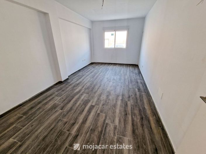 Image No.17-3 Bed Townhouse for sale