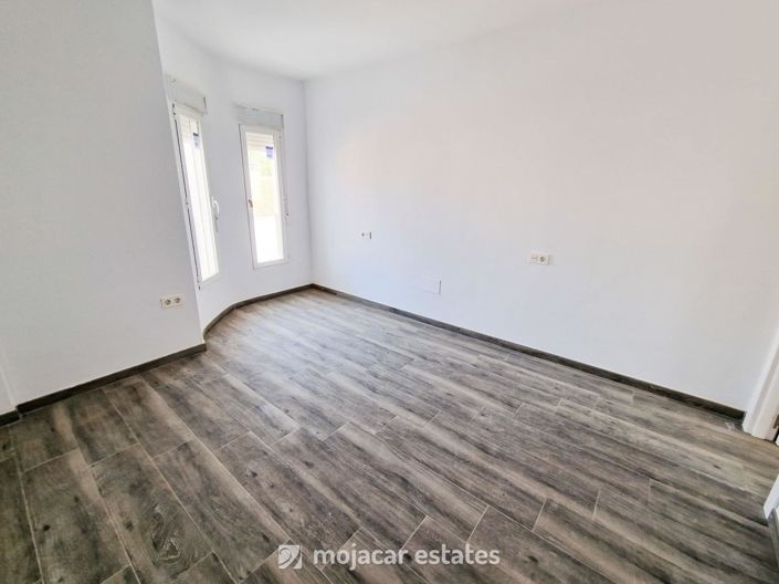 Image No.20-3 Bed Townhouse for sale